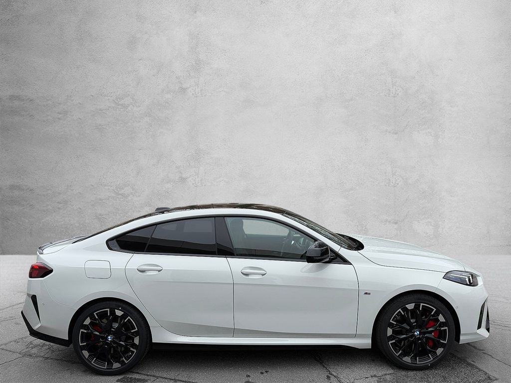 BMW M235 2025