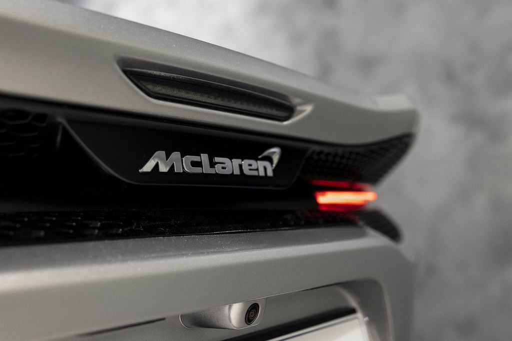 McLaren GT