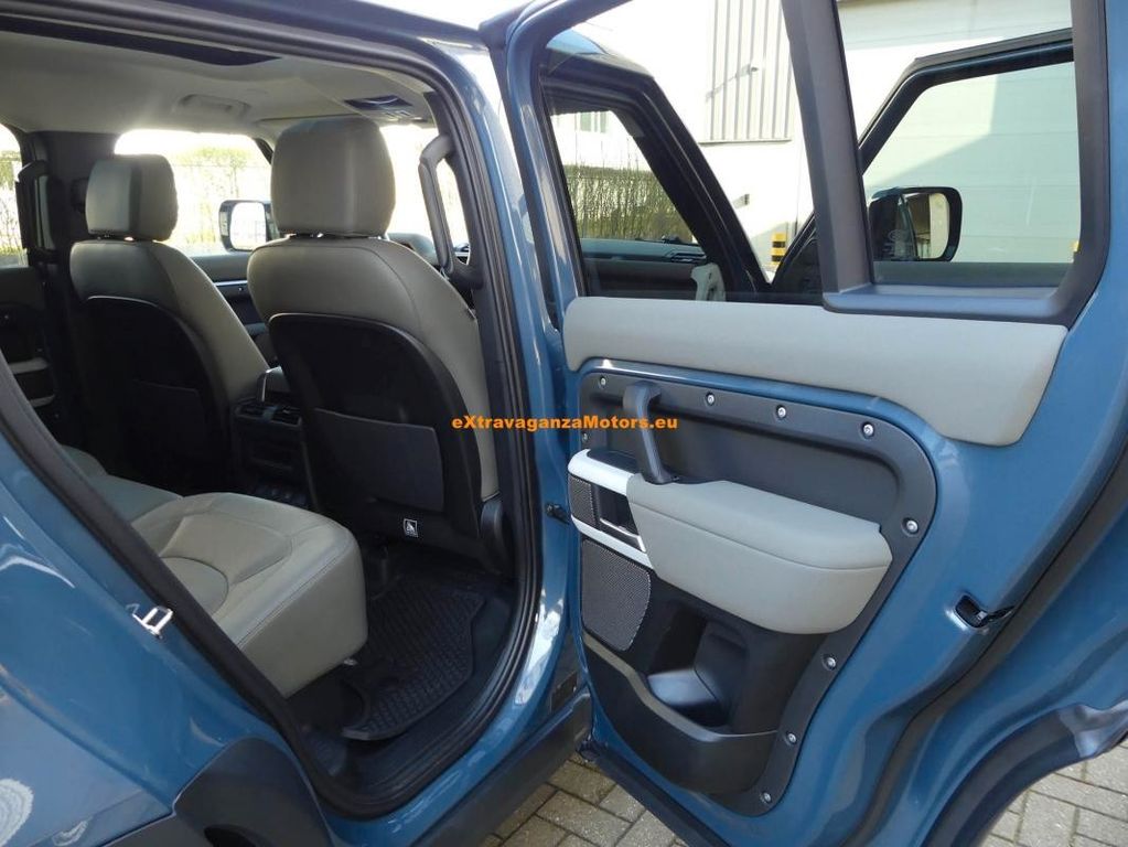 Land Rover Defender 2022