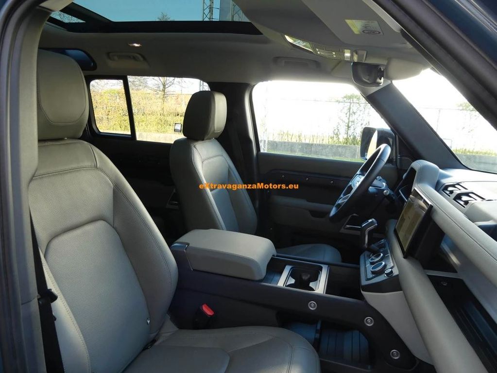 Land Rover Defender 2022