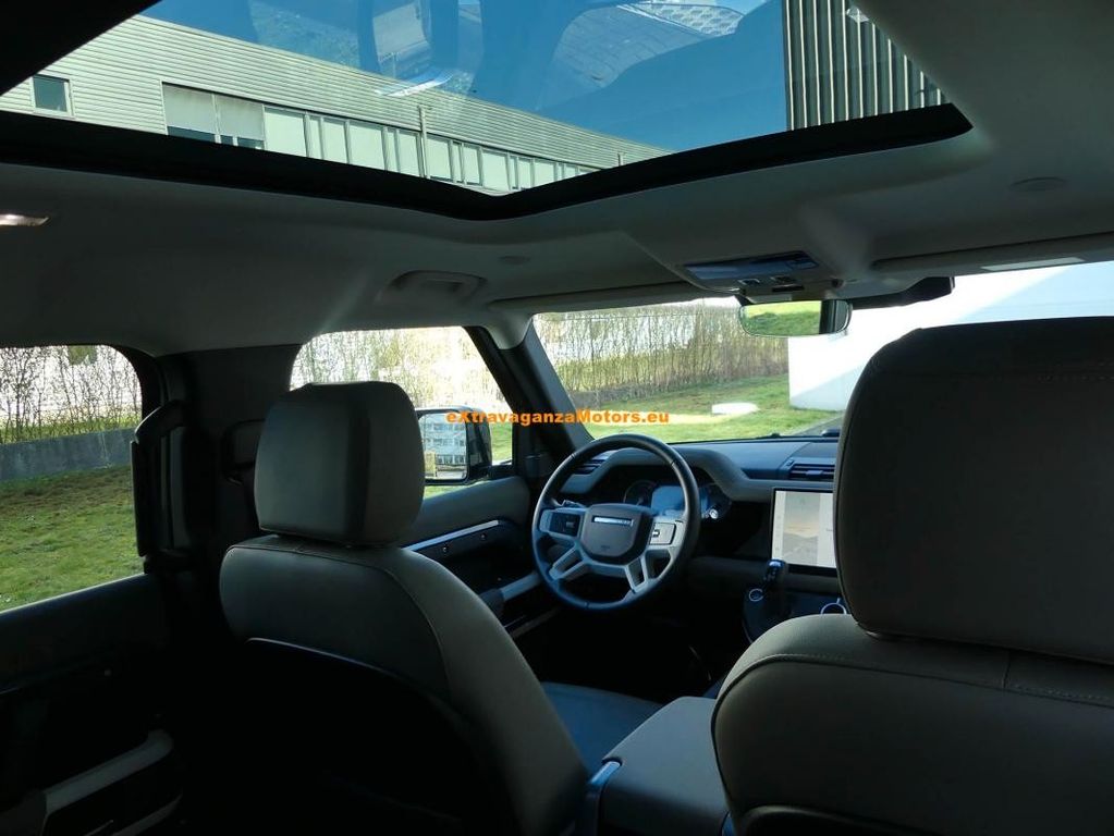 Land Rover Defender 2022