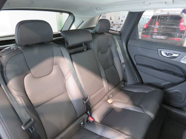 Volvo XC60 2025