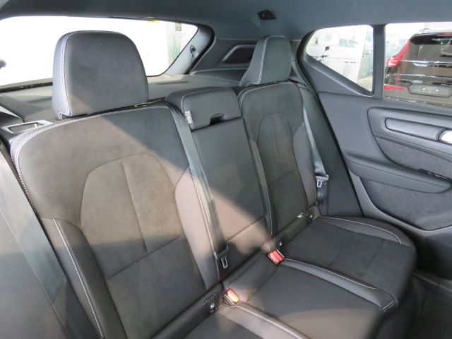 Volvo XC40 2025