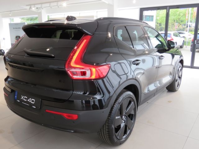 Volvo XC40 2025