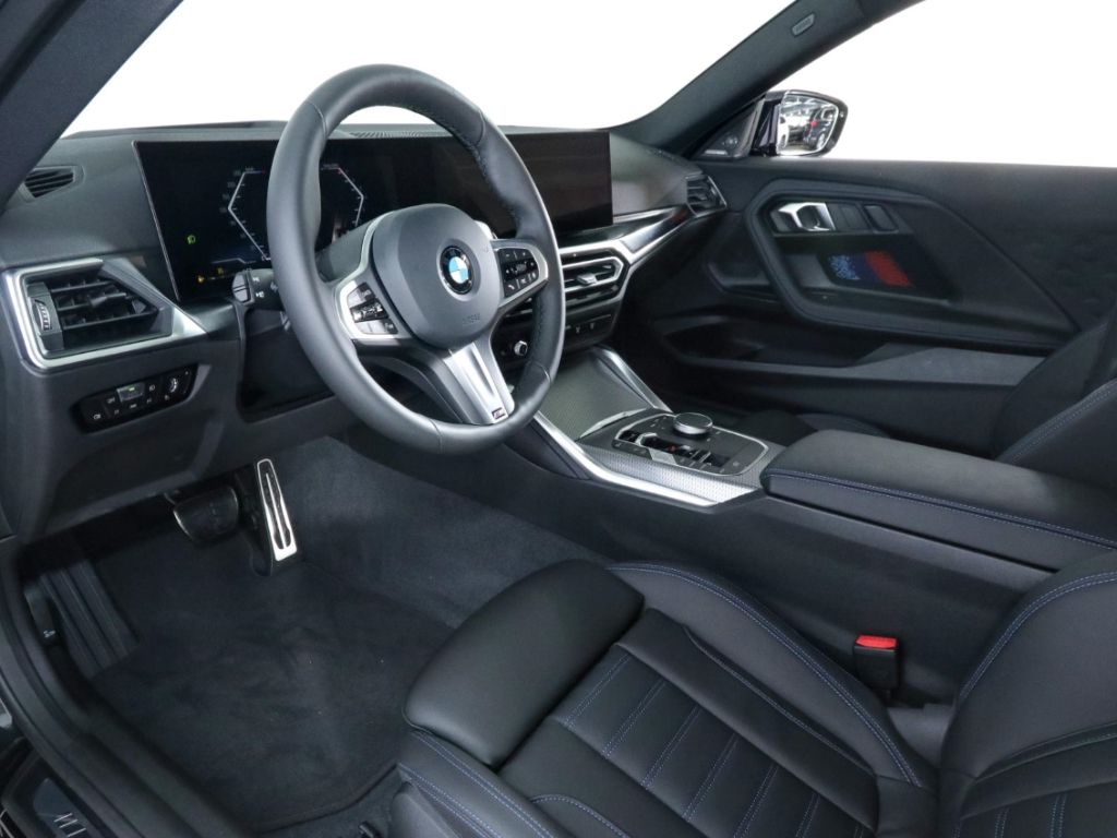 BMW 220 2025