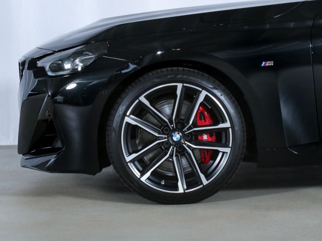 BMW 220 2025
