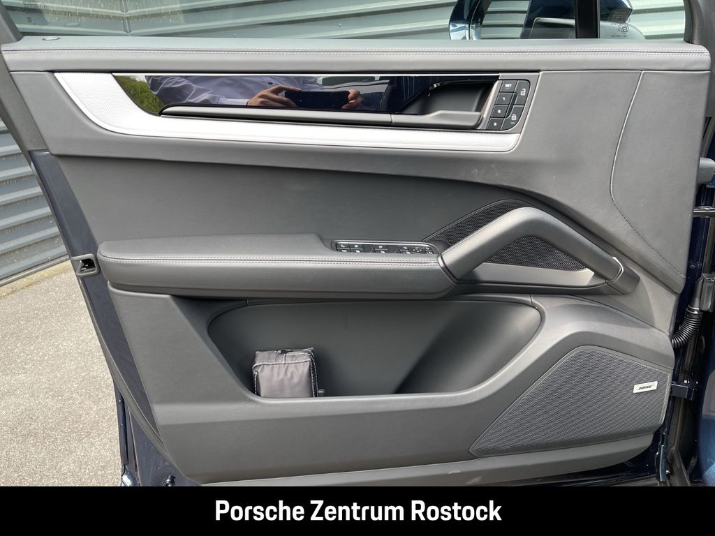 Porsche Cayenne 2025