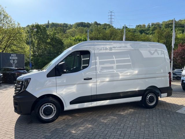 Nissan Interstar 2025