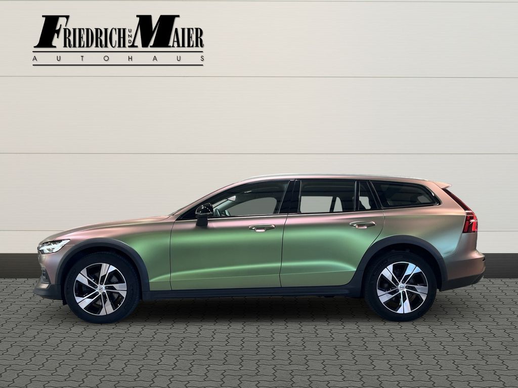 Volvo V60 Cross Country 2023