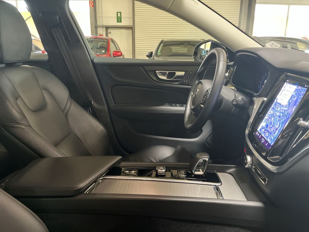 Volvo V60 Cross Country 2023