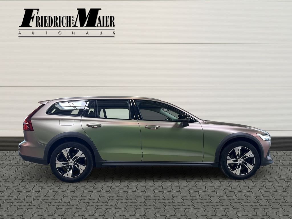 Volvo V60 Cross Country 2023