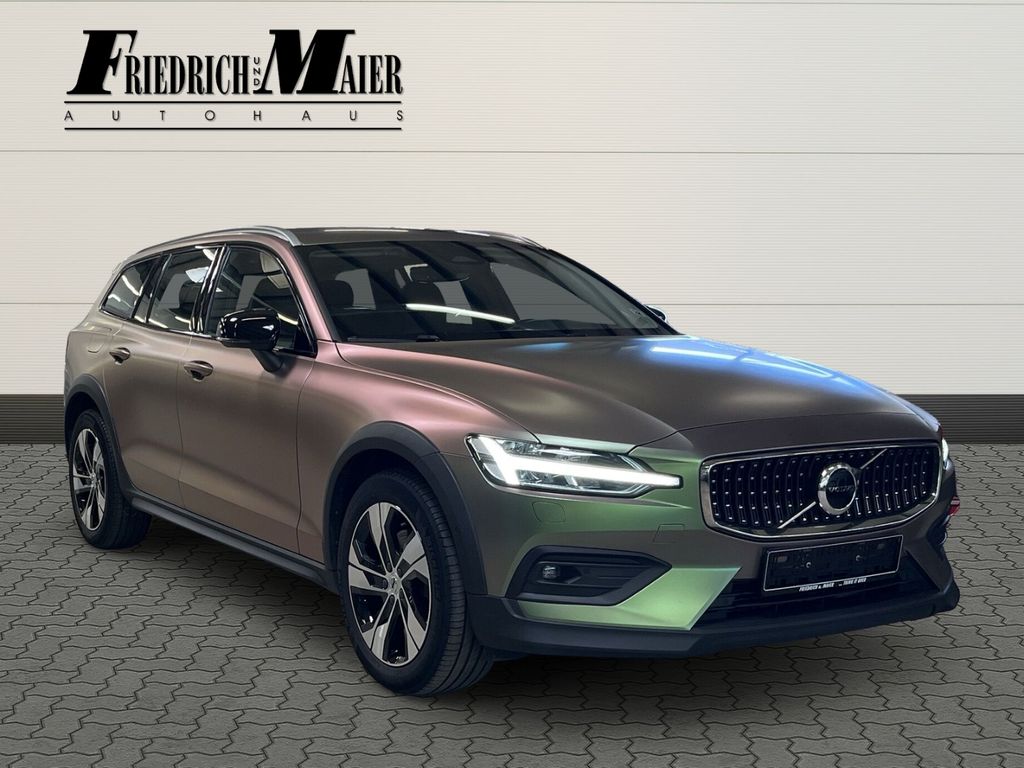 Volvo V60 Cross Country 2023