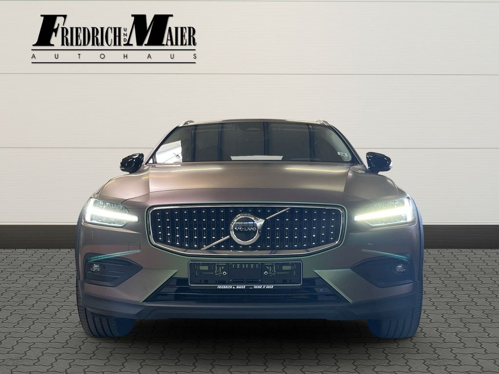 Volvo V60 Cross Country 2023