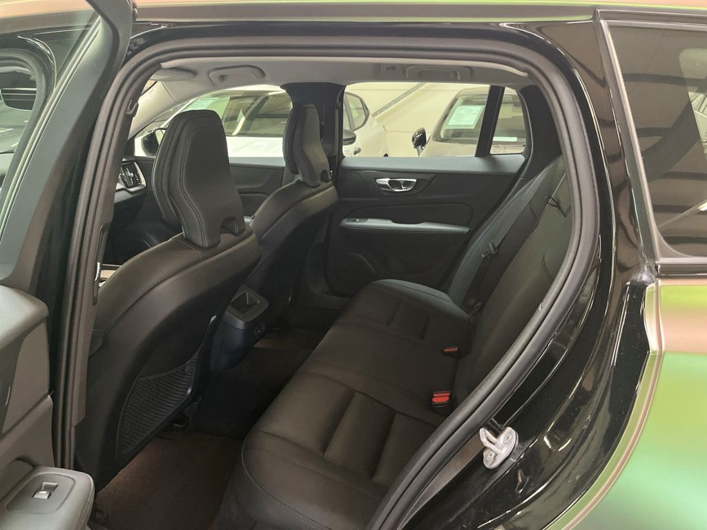 Volvo V60 Cross Country 2023