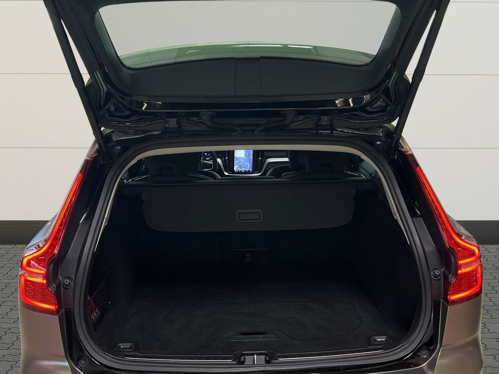 Volvo V60 Cross Country 2023