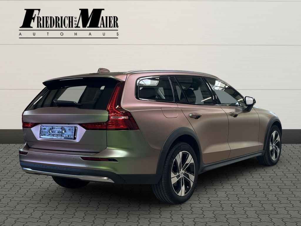 Volvo V60 Cross Country 2023