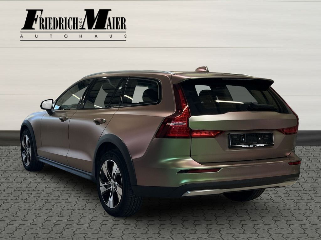 Volvo V60 Cross Country 2023