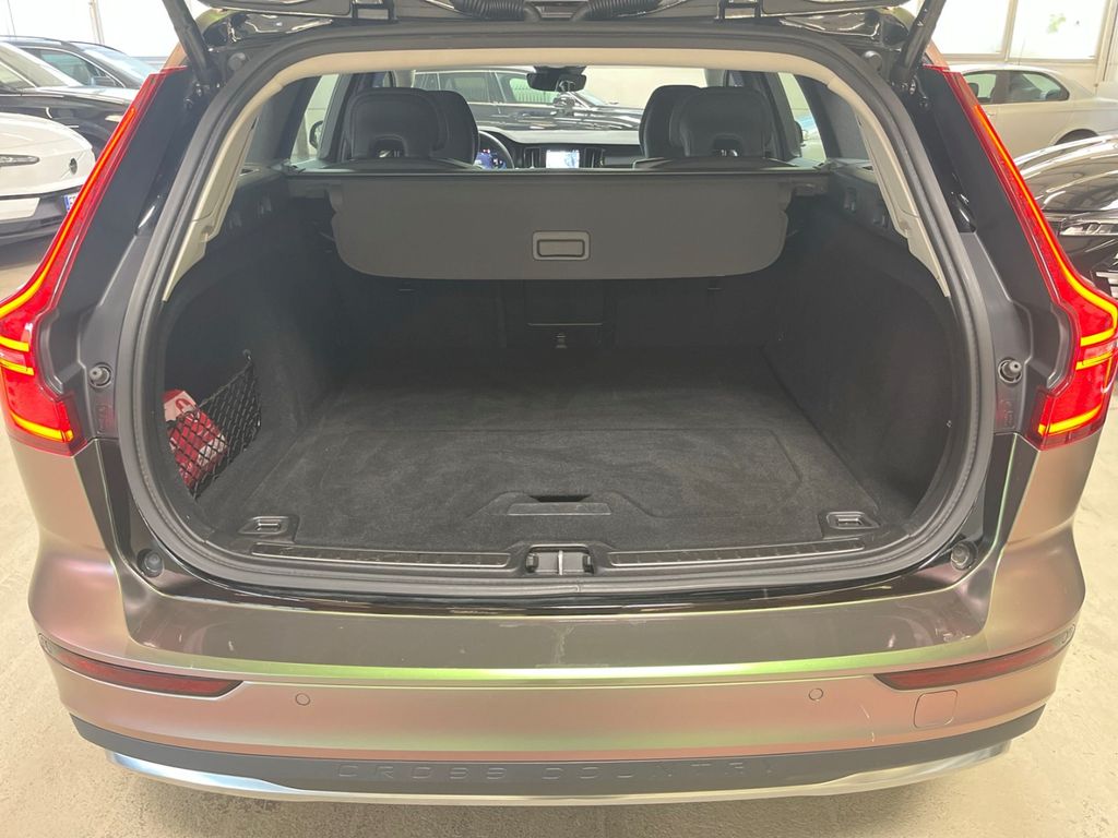 Volvo V60 Cross Country 2023