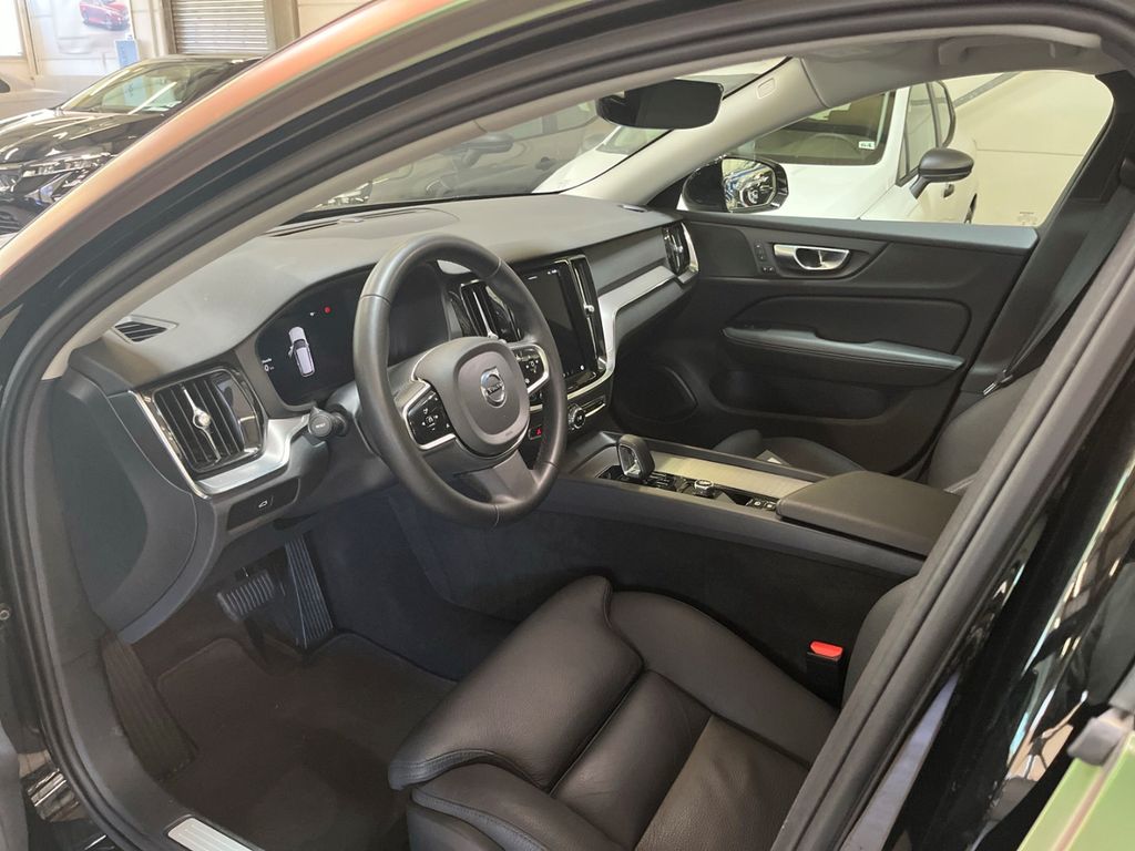 Volvo V60 Cross Country 2023