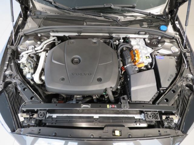Volvo V60 2025