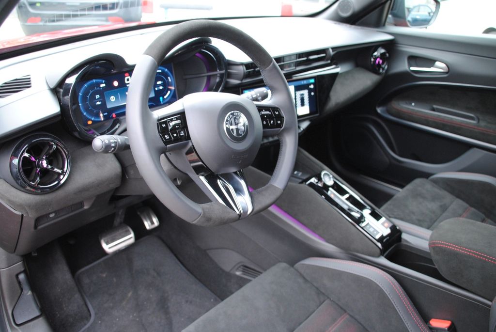 Alfa Romeo Junior 2025