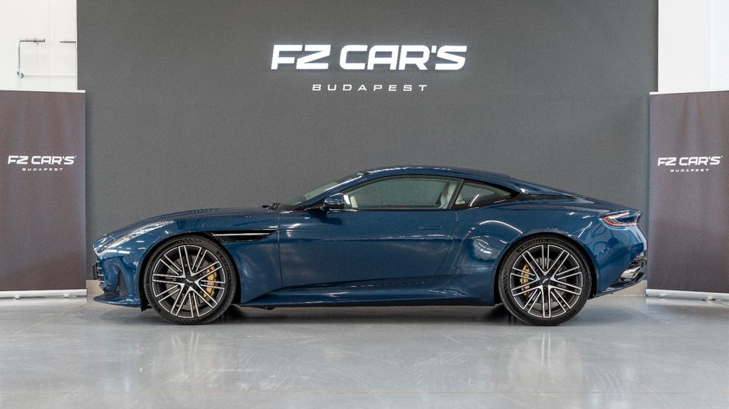 Aston Martin DB12 2024