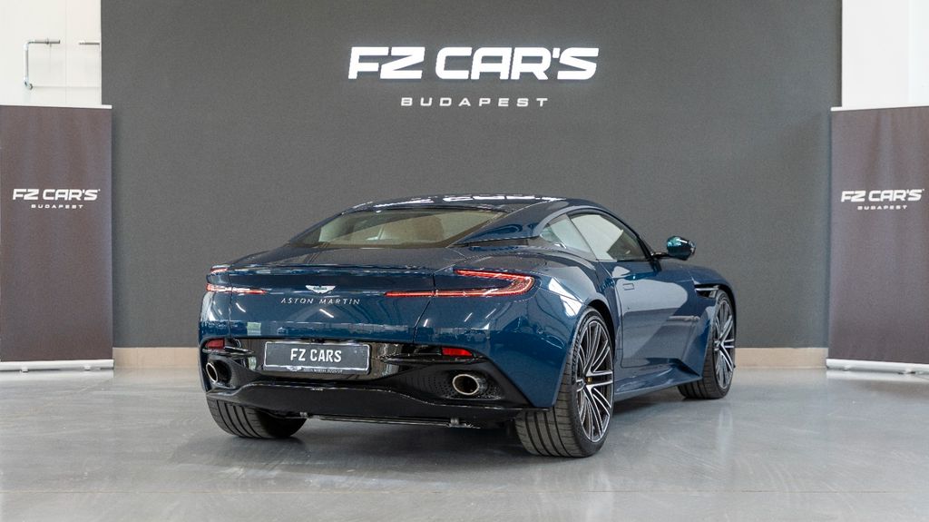 Aston Martin DB12 2024