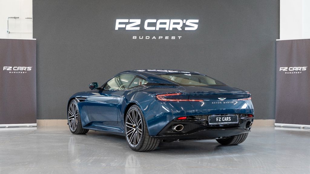 Aston Martin DB12 2024