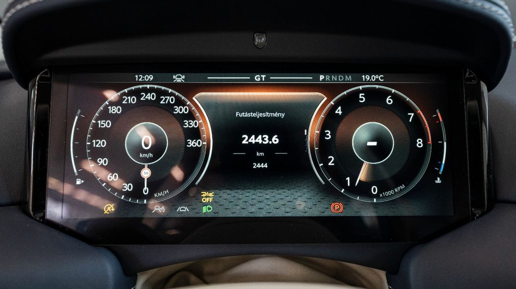 Aston Martin DB12 2024