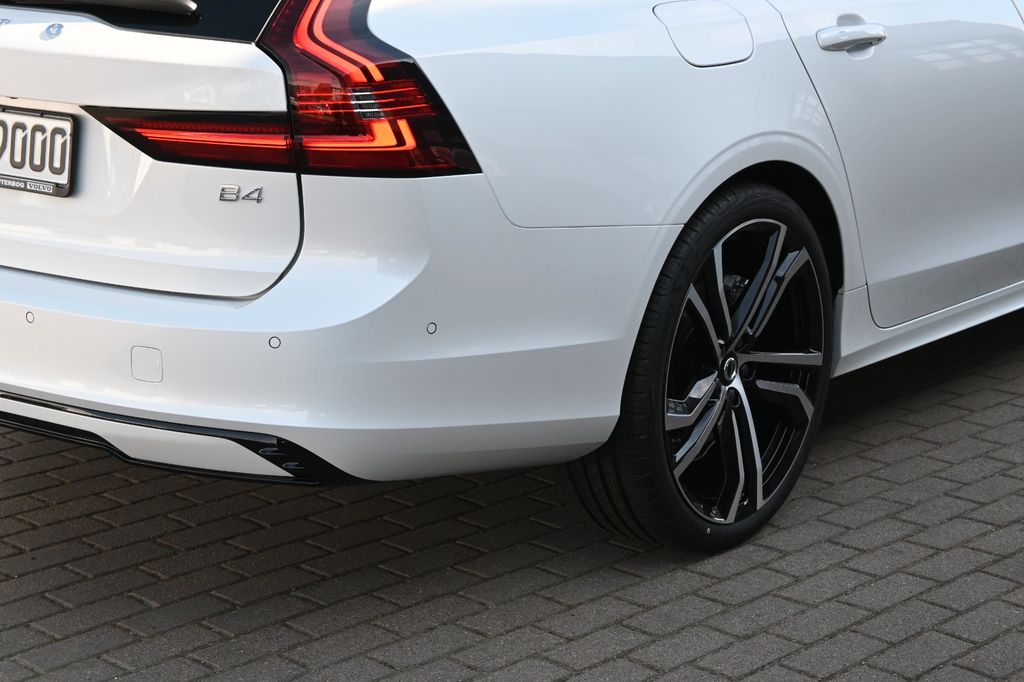 Volvo V90 2023