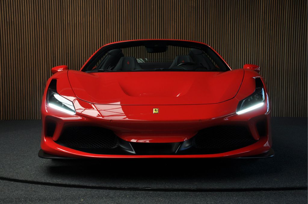Ferrari F8 2021