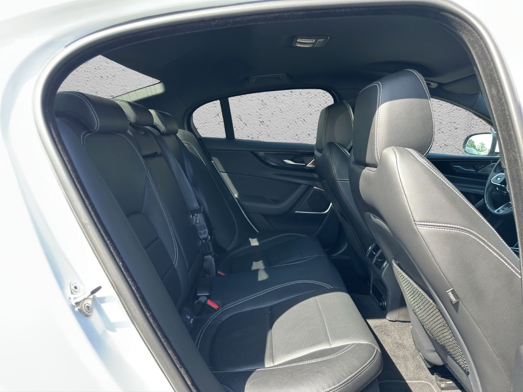 Jaguar XE 2020