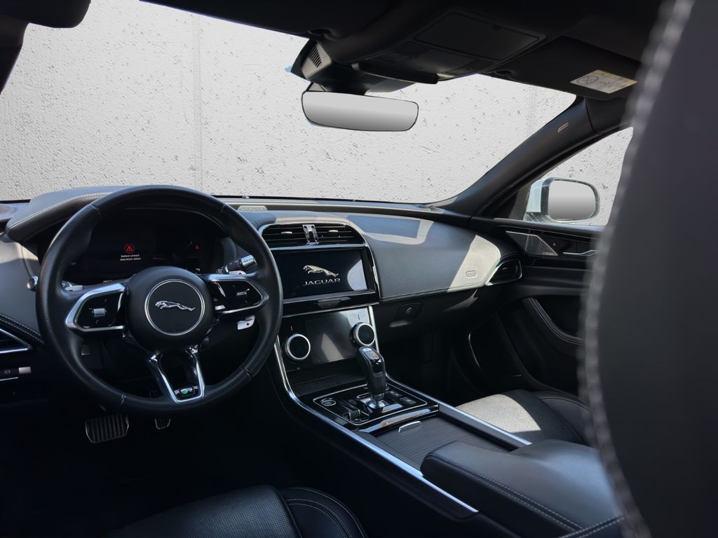 Jaguar XE 2020
