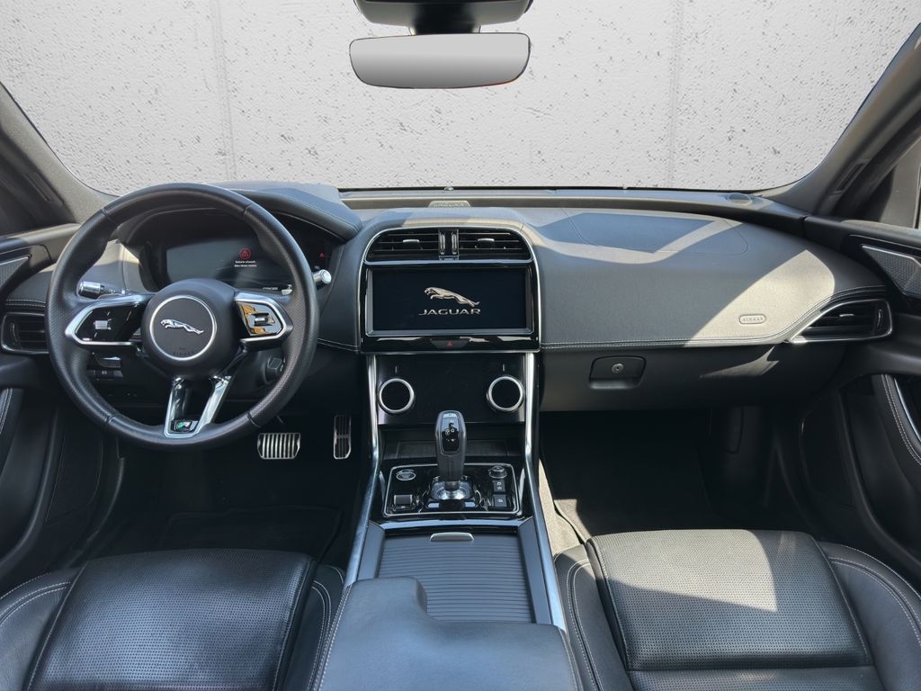 Jaguar XE 2020