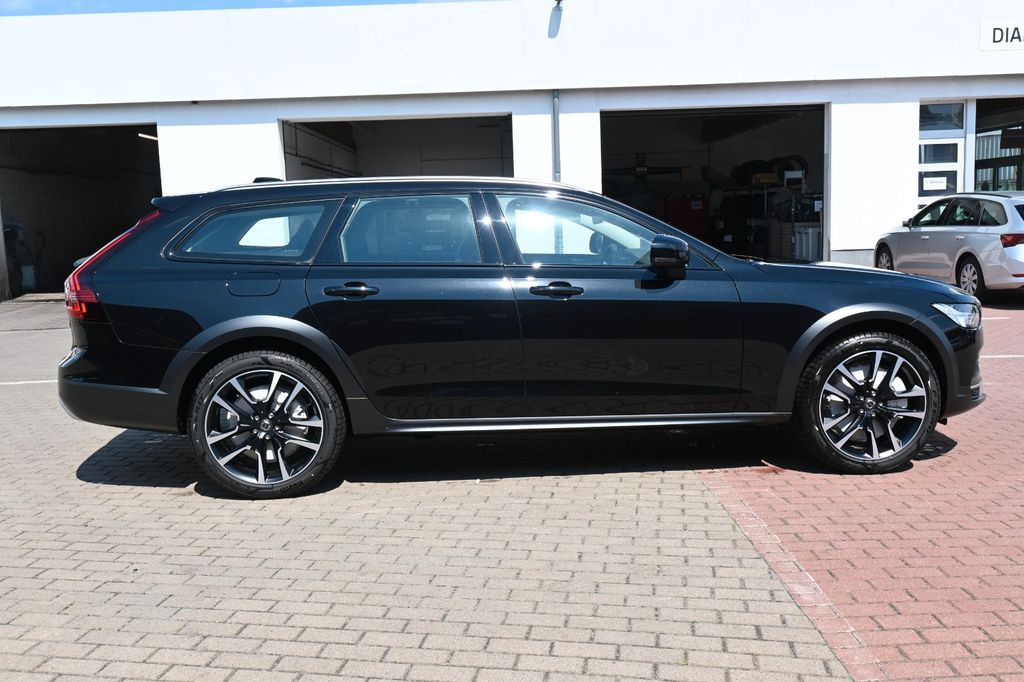 Volvo V90 Cross Country 2024