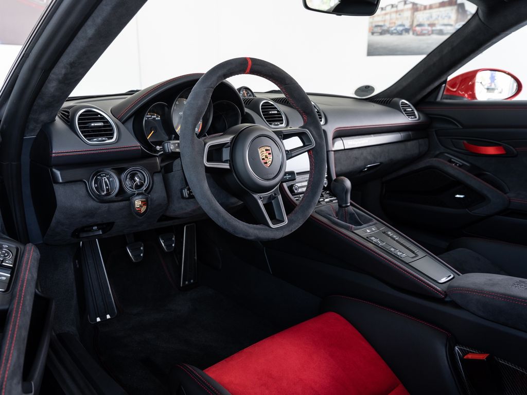 Porsche Cayman 2020