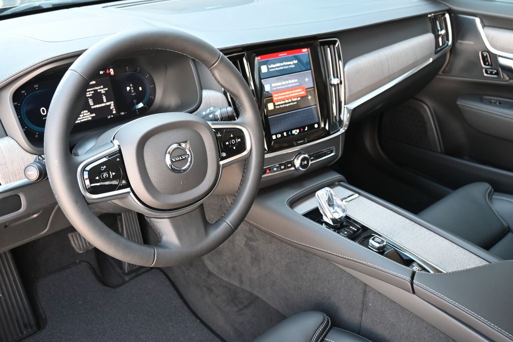 Volvo V90 Cross Country 2024