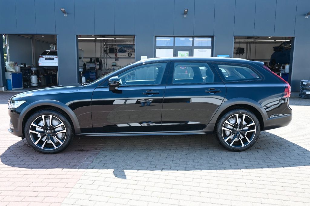 Volvo V90 Cross Country 2024
