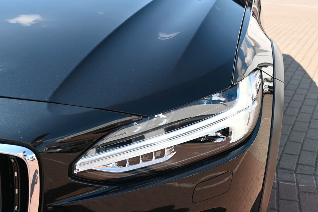 Volvo V90 Cross Country 2024