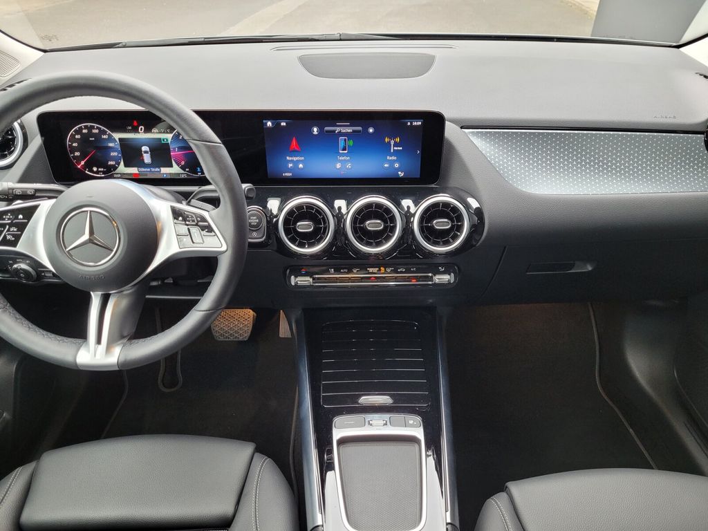 Mercedes-Benz B 200 2023