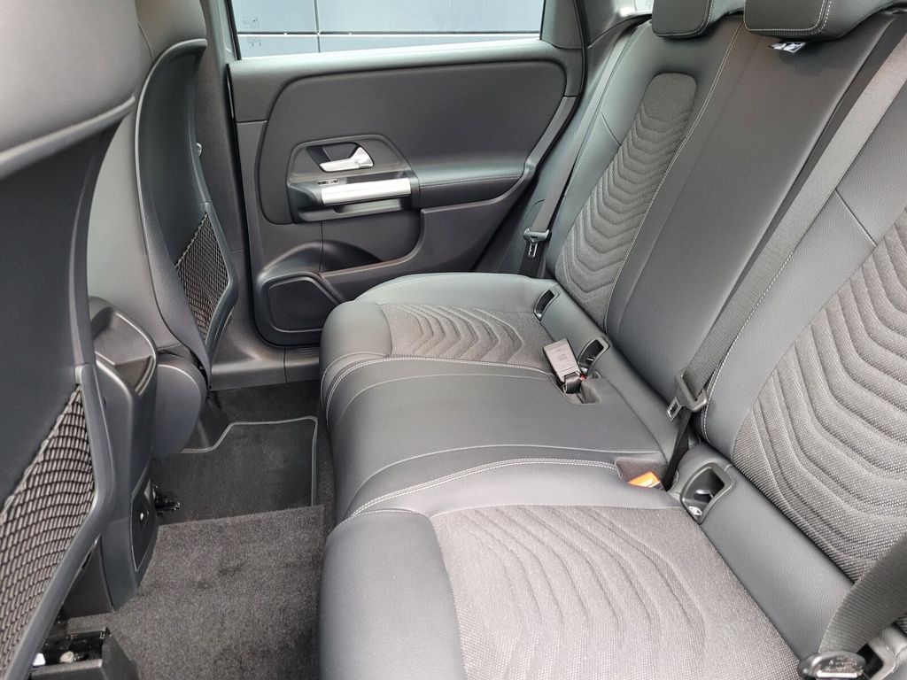 Mercedes-Benz B 200 2023