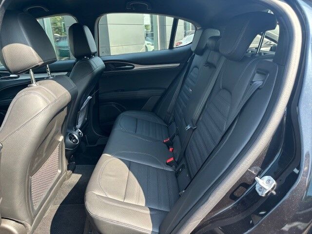 Alfa Romeo Stelvio 2024