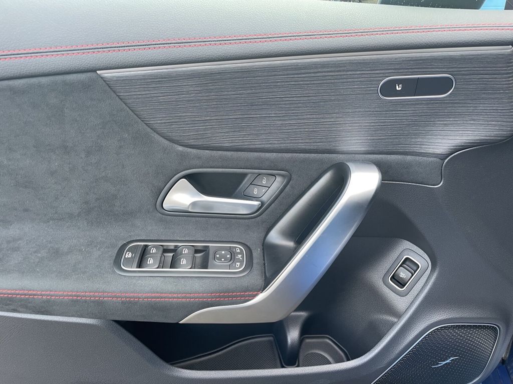 Mercedes-Benz CLA 200 2023