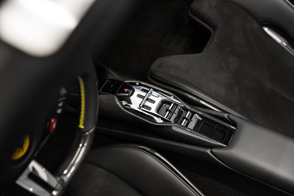 Ferrari 296 GTS 2024