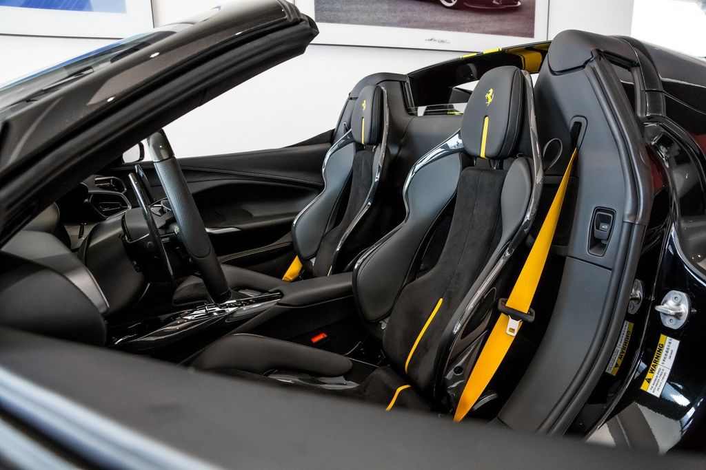 Ferrari 296 GTS 2024