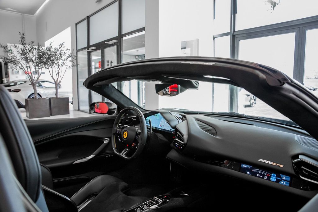 Ferrari 296 GTS 2024