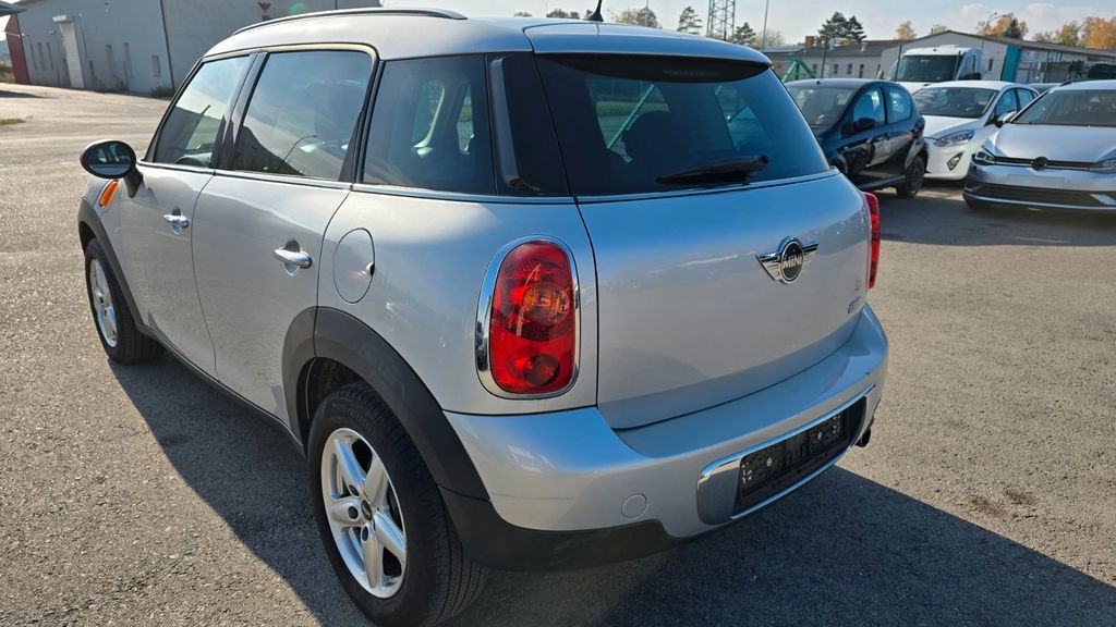 MINI ONE 2012