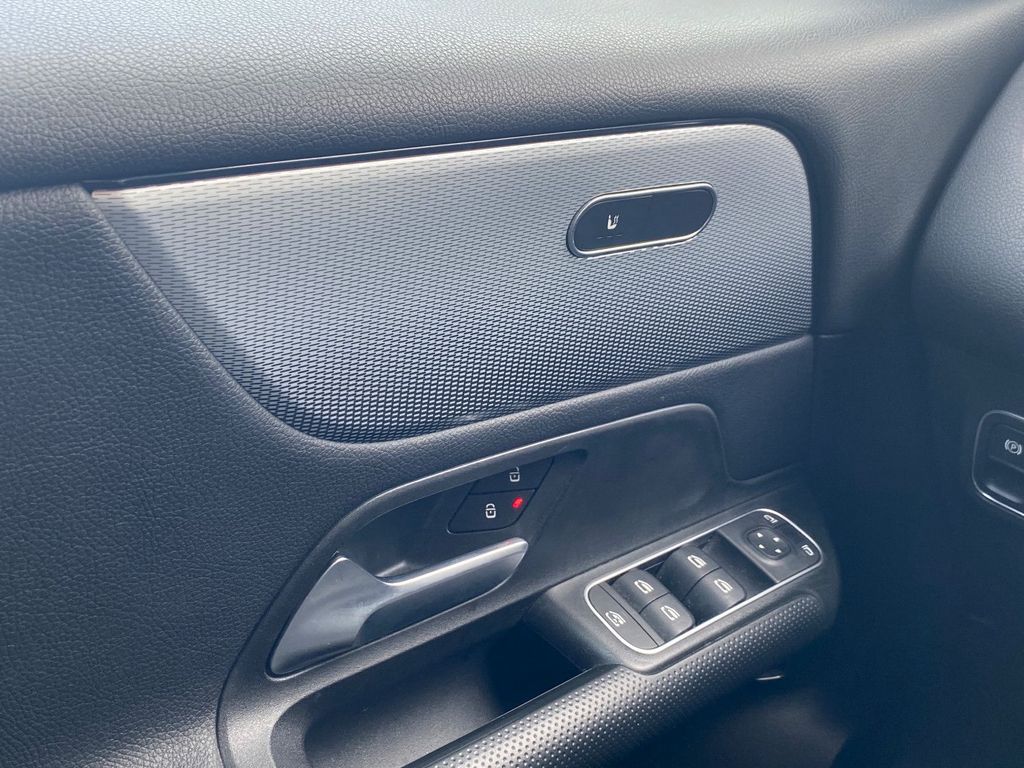 Mercedes-Benz GLB 200 2020