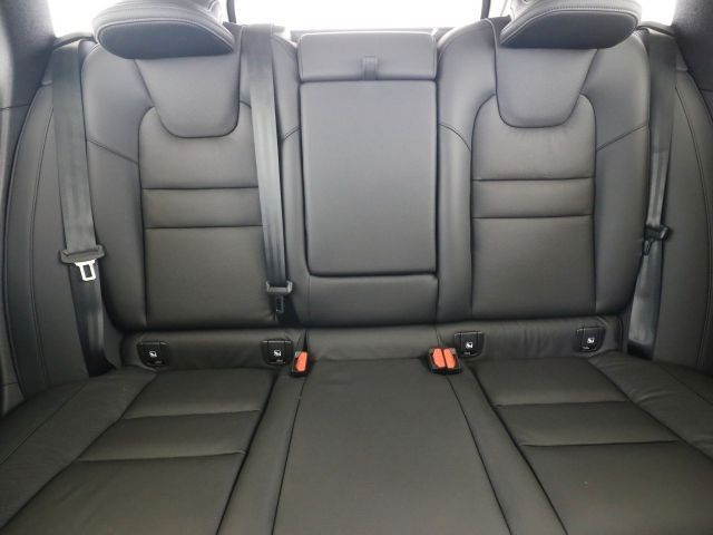 Volvo V60 2024