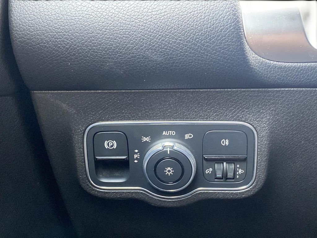 Mercedes-Benz GLB 200 2020